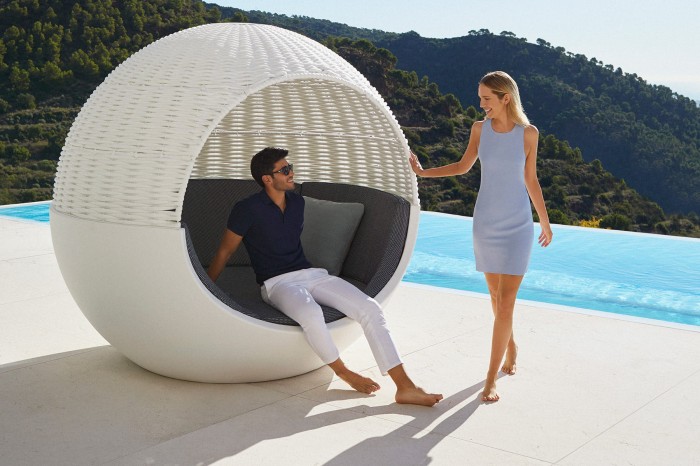 daybed-moon-ramon-esteve-vondom.jpg