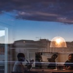 Foscarini-Bump-Pendel-transperant-miljø3-p.jpg