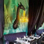qeeboo-giraffe-in-love-wall-lamp-marcantonio-02.jpg