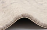 Dywan Agnella Calisia Perla Bialy (binding) - zdjecie rogu dywanu pod skosem.webp