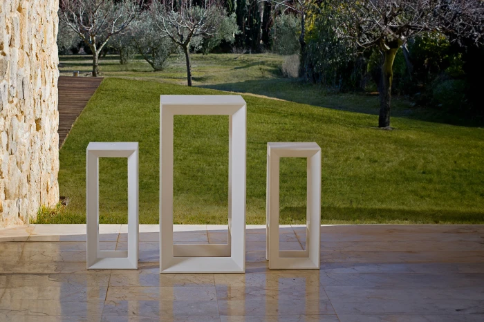 Vondom-Frame-outdoor-stools-Ramón-Esteve-1.jpg