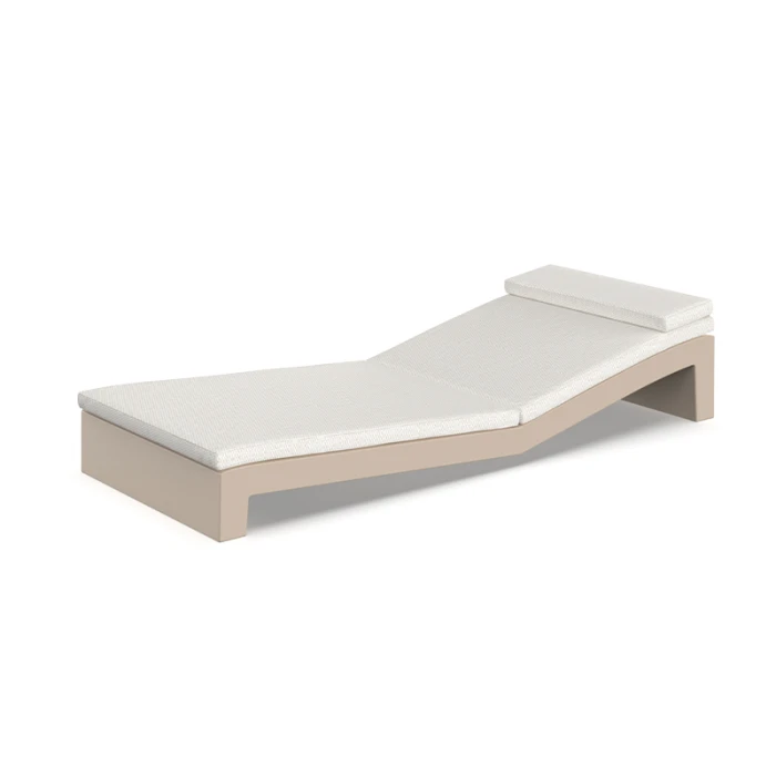 Vondom-Jut-sun-lounger-Studio-Vondom-1.jpg